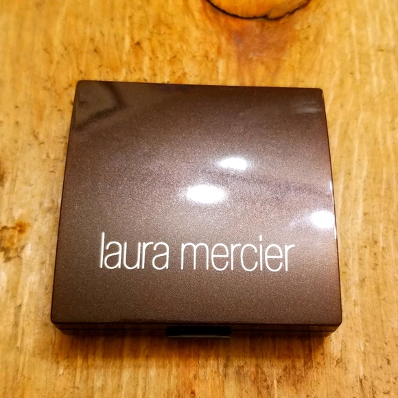 Concealer - Picture 1 of 2